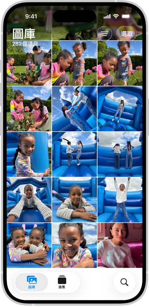 「照片」App 已打開,在螢幕底部選取了「圖庫」標籤頁。