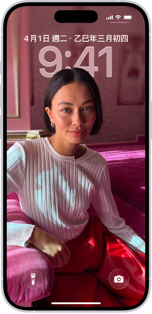 iPhone 鎖定畫面，一張個人照片設為背景圖片。