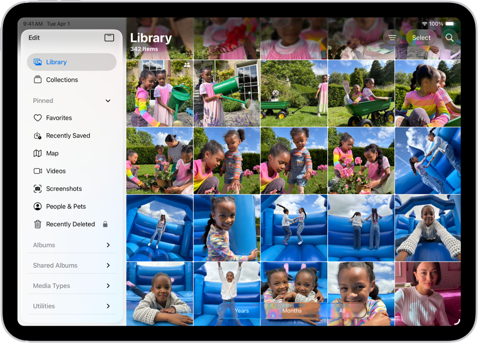 Die App „Fotos“ ist geöffnet und der Tab „Mediathek“ ist in der Seitenleiste ausgewählt.