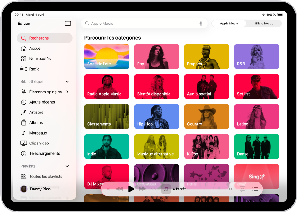 L’onglet Rechercher avec la barre latérale à gauche et un champ de recherche en haut. Sous le champ de recherche, plusieurs catégoris musicales s’affichent. Le mini-lecteur se trouve en bas.