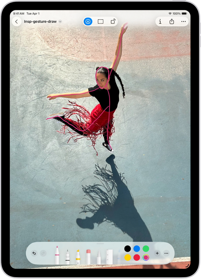 ନୋଟ୍ ଆପ୍‌ରେ ଏକ ନୋଟ୍ ଖୋଲା ଅଛି ଏବଂ ସ୍କ୍ରୀନ୍‌ର ନିମ୍ନରେ ମାର୍କଅପ୍ ଟୂଲ୍‌ବାର୍ ଖୋଲା ଅଛି। ବାମରୁ ଡାହାଣକୁ ଦେଖାଯାଇଥିବା ମାର୍କ୍‌ଅପ୍ ଟୂଲ୍‌ଗୁଡ଼ିକ ହେଲା: ପେନ୍, ମୋନୋ ଲାଇନ୍, ମାର୍କର୍, ଇରେଜର୍, ଲାସୋ, ରୂଲର ଏବଂ ପେନ୍ସିଲ୍ ସହିତ ରଙ୍ଗ ବଟନ୍, “ଯୋଡ଼ନ୍ତୁ” ବଟନ୍ ଇତ୍ଯାଦି ବଟନ୍ ଅଛି।