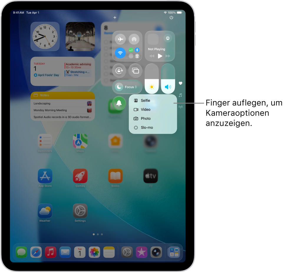 Ein Bildschirm mit den zusätzlichen Optionen für die Kamera, die im Kontrollzentrum verfügbar sind, wenn du den Finger auf das Steuerelement für die Kamera legst. Folgende Optionen sind verfügbar: „Selfie“, „Video“, „Foto“ und „Slo-Mo“.