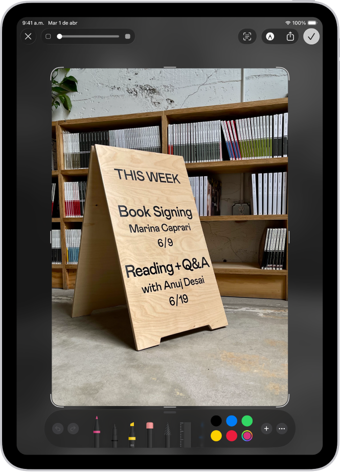 La pantalla de captura de pantalla con botones a lo largo la parte superior (de izquierda a derecha): Cerrar ventana, Texto en vivo, Marcar, Compartir y Listo. En la parte inferior están las herramientas de marcado.