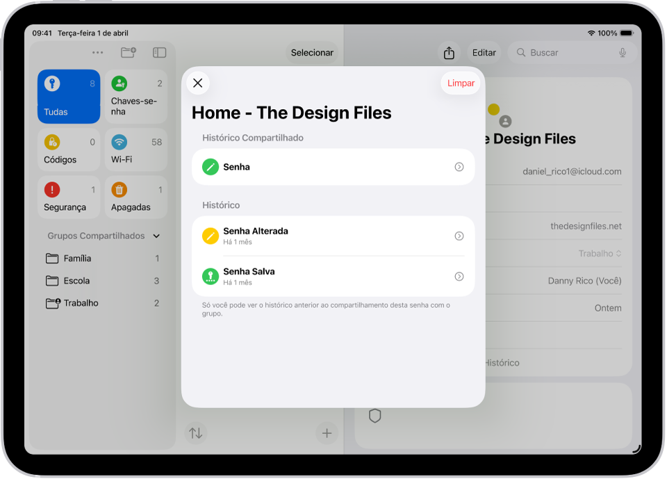 O histórico de senhas muda para uma conta. A senha foi salva originalmente há um mês e também mudou há um mês.