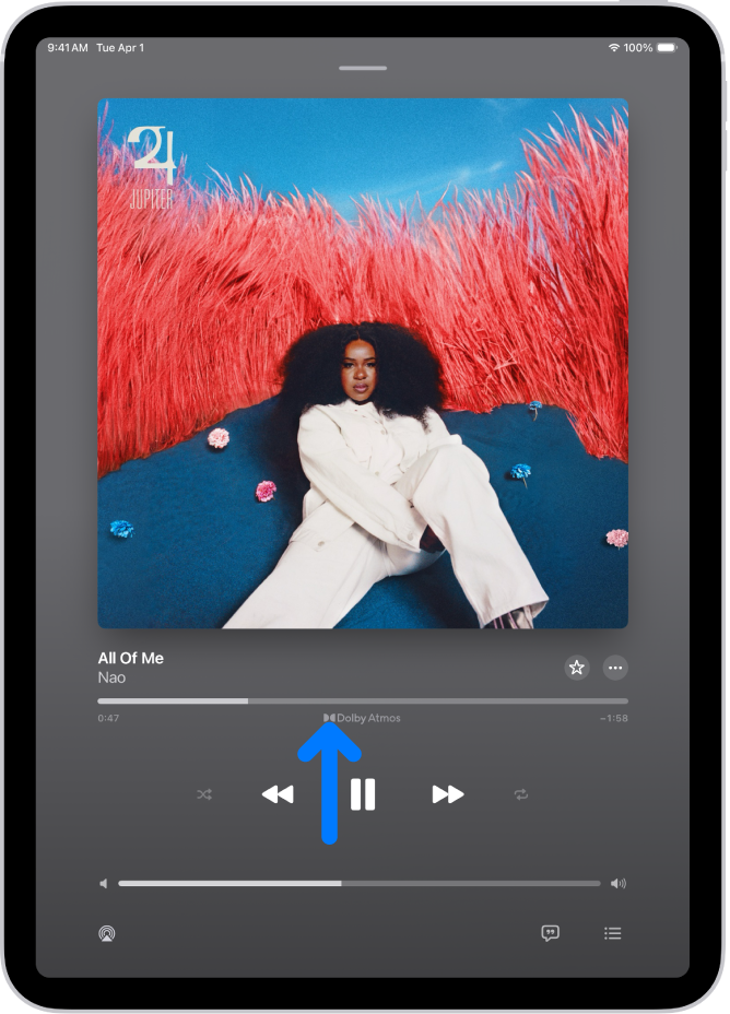 O ecrã “A reproduzir” a mostrar o ícone Dolby Atmos para a faixa que está a ser reproduzida.