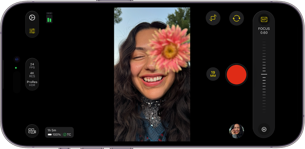 Η οθόνη του Final Cut Camera με το iPhone σε οριζόντια θέση και την μπροστινή κάμερα ρυθμισμένη σε κατακόρυφο προσανατολισμό εγγραφής.