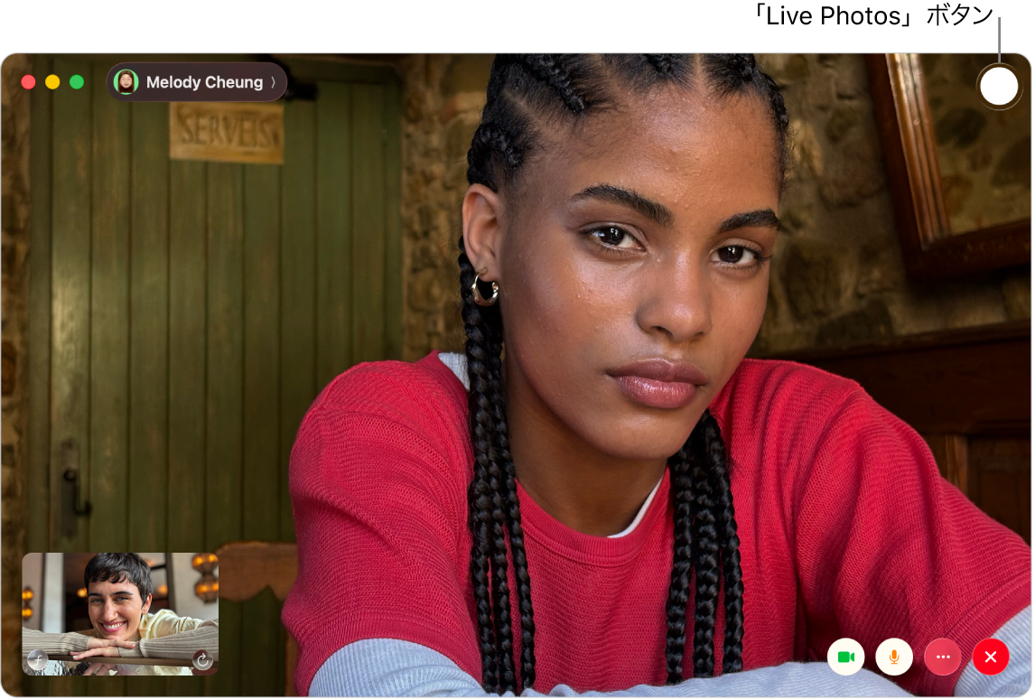 1対1のビデオ通話のFaceTimeウインドウ。ウインドウの右上隅に「Live Photos」ボタンがあります。