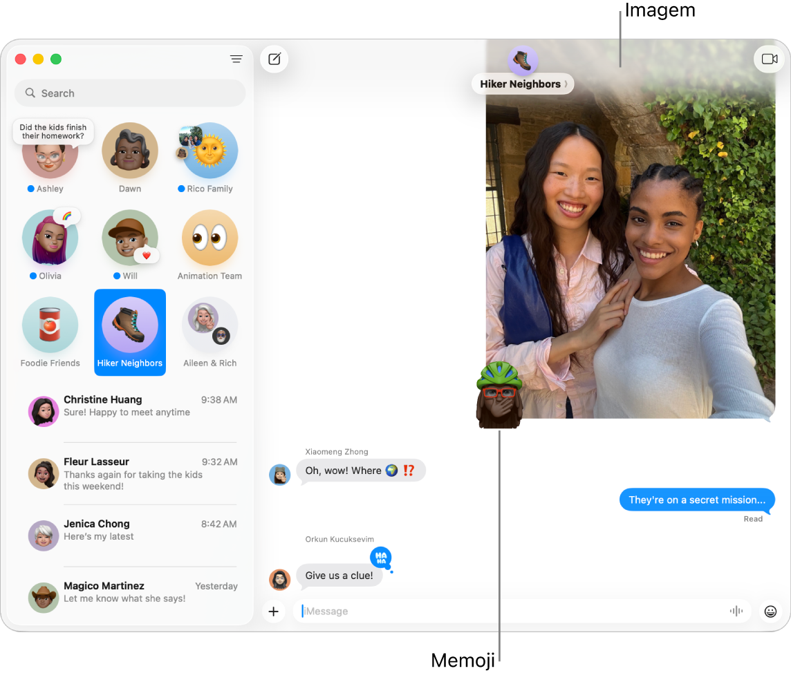 A janela do app Mensagens com várias conversas numa lista na barra lateral à esquerda e uma transcrição exibida à direita. Alguns itens estão destacados na transcrição: um Tapback acima de uma conversa fixada à esquerda, uma imagem e um Memoji à direita, e um Adesivo Animado no canto inferior direito. Clique no botão Apps na parte inferior da janela para adicionar fotos, vídeos, #imagens, adesivos e efeitos de mensagem.