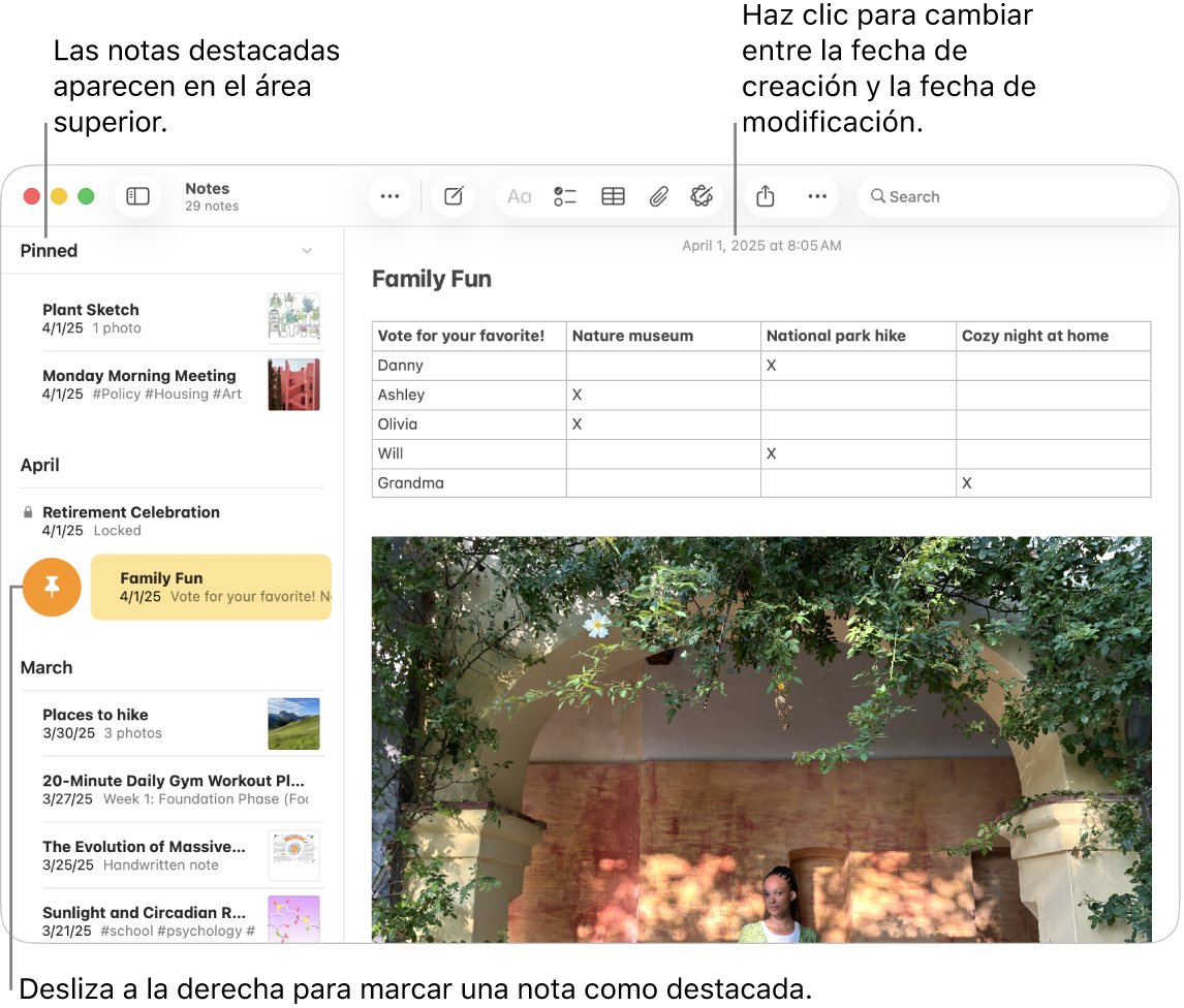 Una ventana de la app Notas en una Mac con la lista de notas a la izquierda, las notas destacadas en la parte superior de la lista y el botón Destacar en una nota. El contenido de esa nota aparece a la derecha con la fecha en la parte superior; haz clic en la fecha para cambiar entre la fecha creada y la fecha editada.