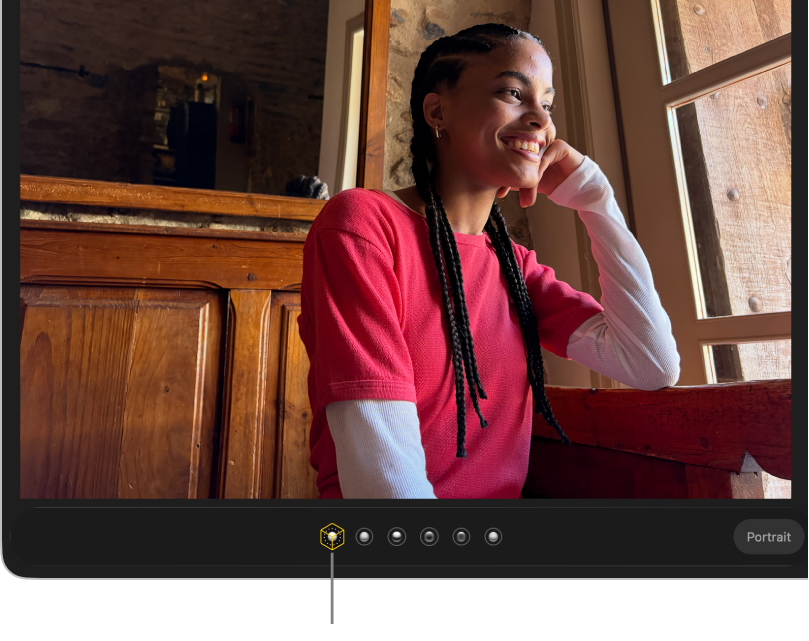 صورة بورتريه بإضاءة طبيعية.