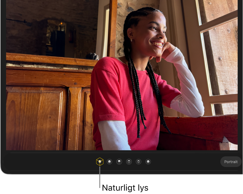 Et portrætfoto med naturligt lys.