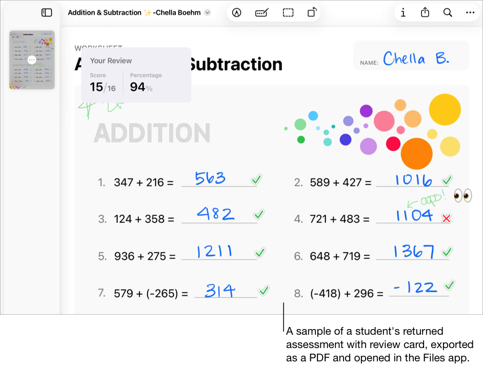 Uma amostra da avaliação devolvida por um aluno com cartão de revisão, incluindo marcas indicando respostas corretas e incorretas.