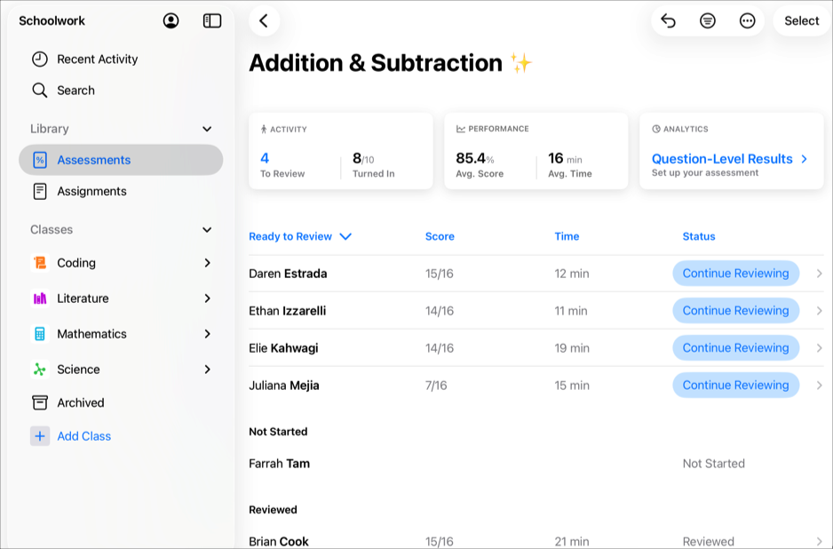 Exemplo da vista de detalhes da avaliação a mostrar os resultados da avaliação selecionada. A app TPC agrupa os alunos de acordo com o estado do progresso (Após a data limite, Pronto para rever, Em curso, Não iniciado, Revisto, Devolvido).