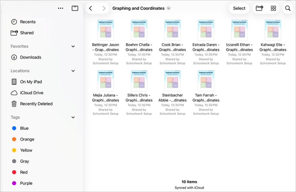 iCloud 雲碟中的「課業」>「數學」>「圖表與座標」檔案夾，顯示學生的十個 Keynote 檔案。