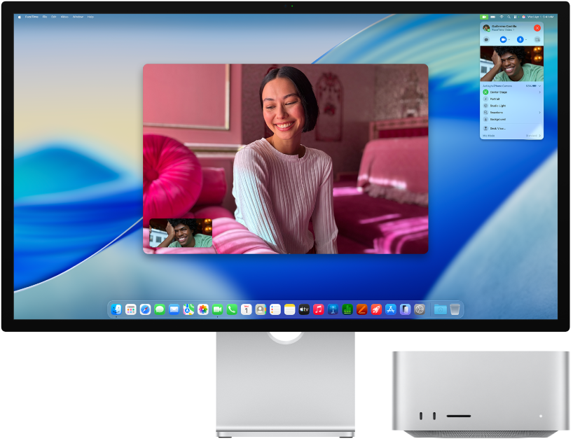 Apple Studio Display และ Mac Studio ที่มีจัดให้อยู่ตรงกลาง