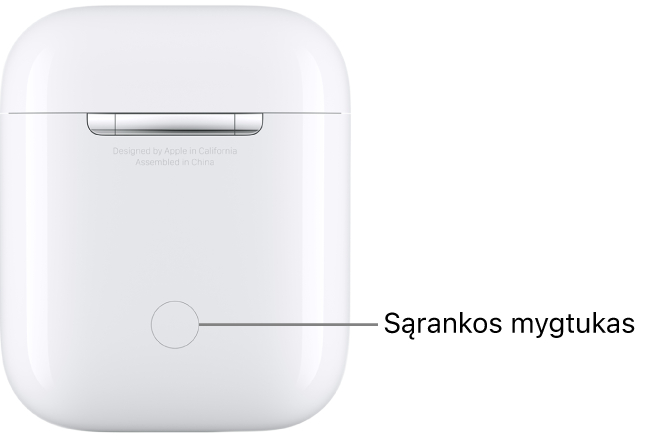 Sąrankos mygtukas yra galinės „AirPods 1“ ir „AirPods 2“ įkrovimo dėklo pusės centre.