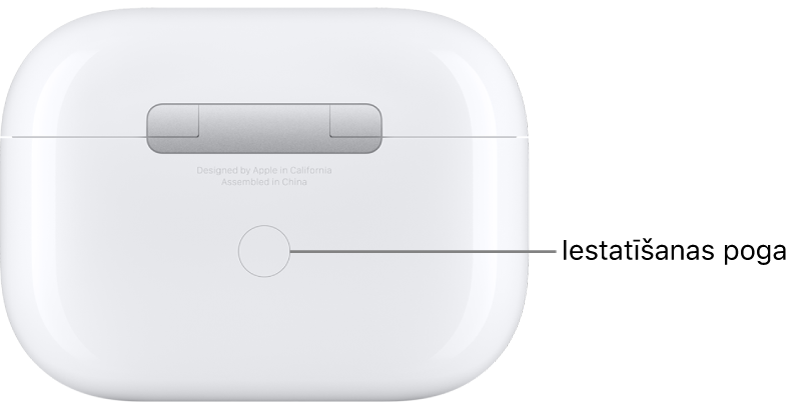 Iestatīšanas poga AirPods Pro austiņu uzlādes kārbiņas aizmugurē pa vidu.