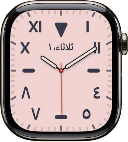 واجهة الساعة كاليفورنيا، تظهر مجموعة من الأرقام الرومانية والعربية. وتعرض التاريخ وإضافة طور القمر.