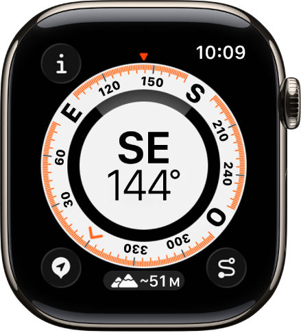 L’app Boussole affichant un cadran avec la direction de la boussole au milieu. Un point représentant un point de repère figure dans l’anneau intérieur et les points cardinaux apparaissent dans l’anneau extérieur. Le bouton Informations, se trouve en haut à gauche, le bouton « Points de repère » en bas à gauche, le bouton Altitude en bas au milieu et le bouton « Point de départ » en bas à droite.