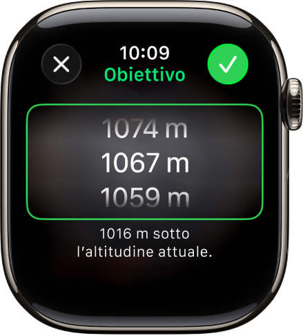 L’app Bussola con la schermata dell’altitudine. Nella parte centrale della schermata è visibile un elenco di altitudini. Sotto all’elenco è indicata la differenza tra l’altitudine selezionata e quella attuale. In alto, è presente il pulsante Chiudi e il segno di spunta.