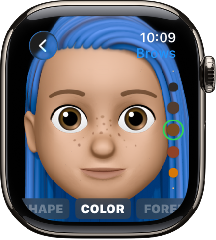 Memoji lietotne Apple Watch pulkstenī, kurā redzams rediģēšanas ekrāns Nose. Tajā redzams sejas tuvplāns ar degunu centrā. Apakšā redzams vārds Color.