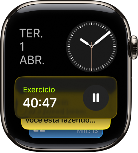Conjunto Inteligente no Apple Watch mostrando Atividades ao Vivo e widgets.