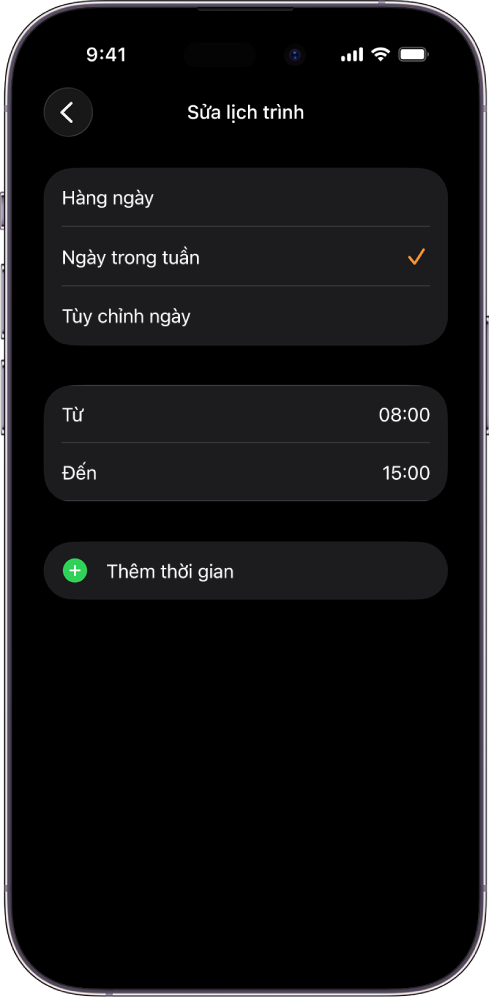 iPhone đang hiển thị màn hình Sửa lịch trình cho Giờ lên lớp. Các tùy chọn Mỗi ngày, Ngày trong tuần và Tùy chỉnh ngày xuất hiện ở trên cùng, với Ngày trong tuần được chọn. Các giờ Từ và Đến ở giữa màn hình và một nút Thêm thời gian ở dưới cùng.