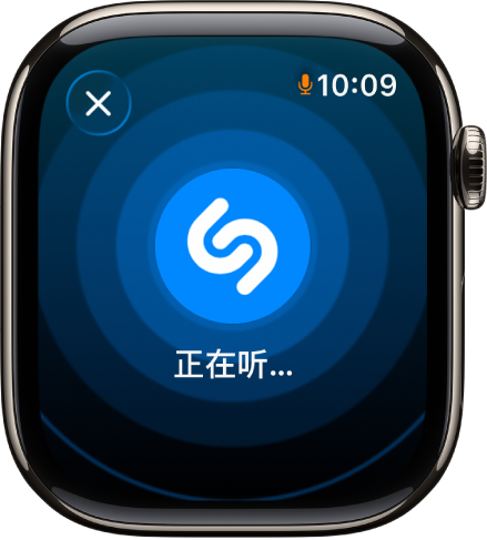 屏幕显示“音乐识别”所识别歌曲的歌名和艺人。右下方为播放按钮。