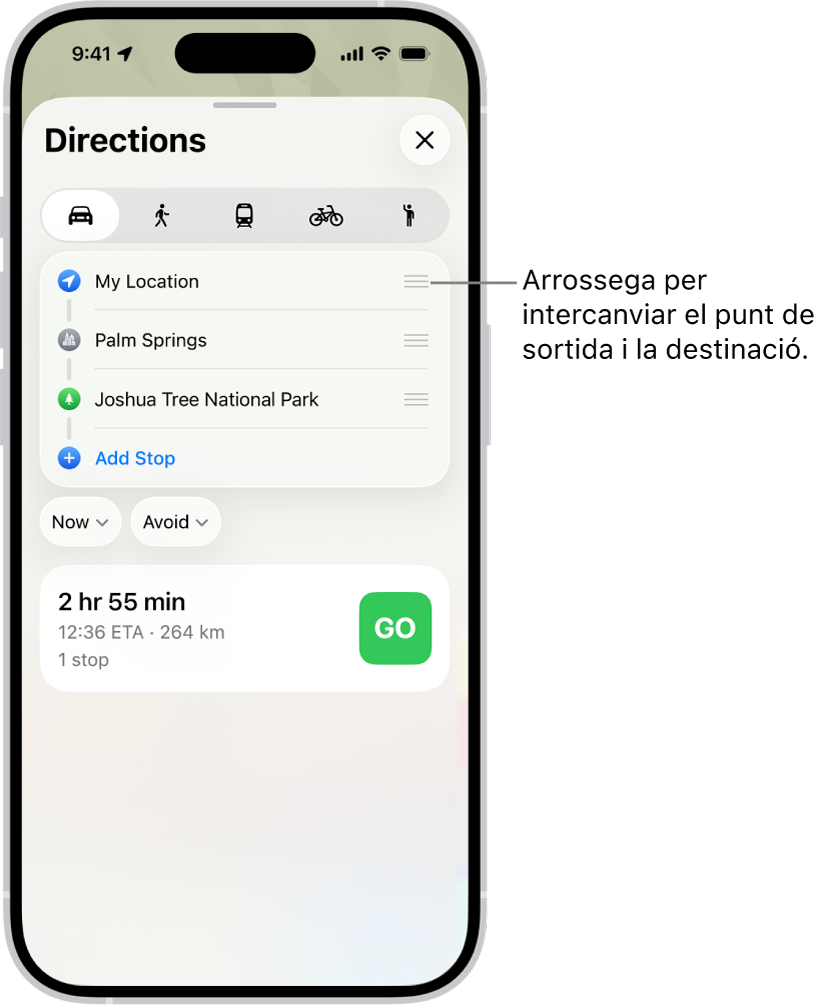 Un mapa en què es mostren diverses rutes possibles per anar en cotxe entre “La meva ubicació” i una destinació.