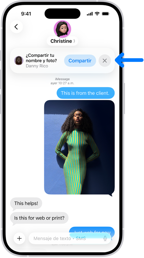 Una conversación en la app Mensajes. Aparece una notificación en la parte superior preguntando si el nombre y la foto del usuario deben compartirse con la otra persona en la conversación.