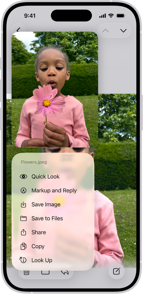 Lampiran email dipilih dengan kemungkinan tindakan dicantumkan.