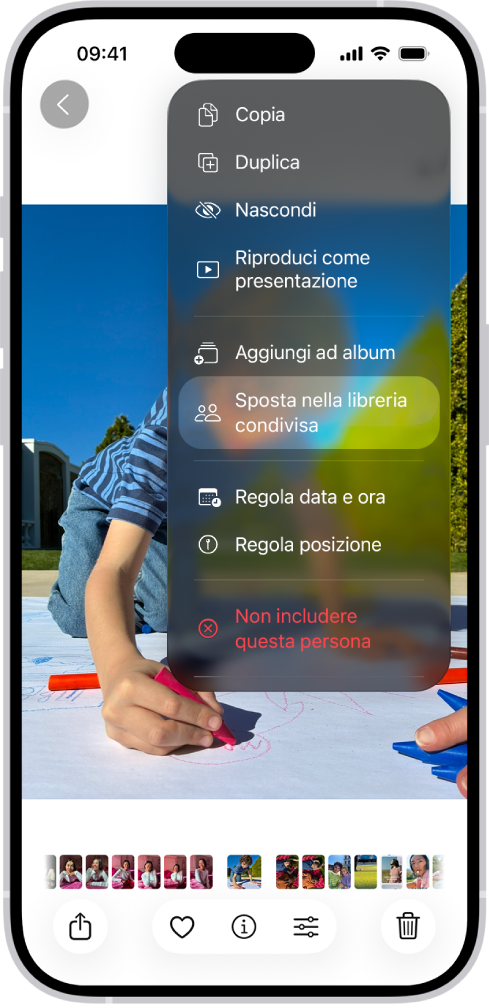 Una foto è aperta nell’app Foto. Nella parte superiore dello schermo è presente l’opzione “Sposta nella libreria condivisa”.