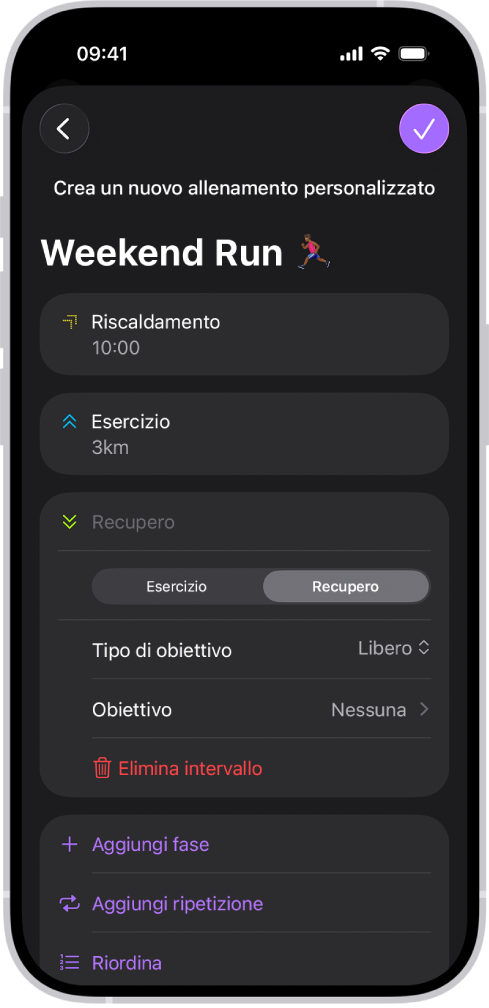 La schermata di Fitness “Allenamento personalizzato” che mostra gli intervalli di riscaldamento, allenamento e recupero. Nella parte inferiore dello schermo sono presenti i pulsanti per aggiungere un passaggio, ripetere un intervallo e riordinare gli intervalli.