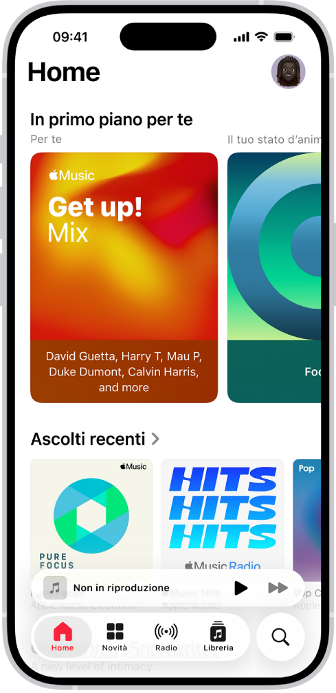 Il pannello Home nell’app Musica, con la sezione di brani consigliati in alto. Puoi scorrere a sinistra o a destra per visualizzare più musica selezionata apposta per te. Sotto vengono mostrati i brani riprodotti di recente.