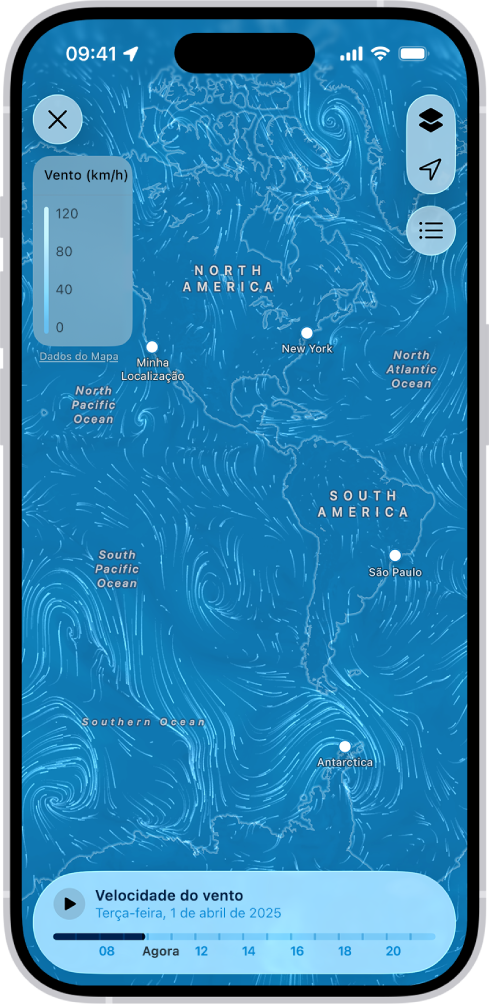 Um mapa eólico do oceano preenche a tela do app Tempo. O botão Fechar Mapa e a Escala de Sobreposição do Mapa Eólico estão no canto superior esquerdo. No canto superior direito, de cima para baixo, estão os botões Menu de Sobreposição, Localização Atual e Localizações. Na parte inferior, encontra-se uma linha do tempo.