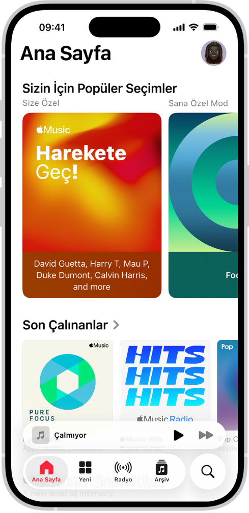 Müzik uygulamasının, en üstte Popüler Seçimler’i gösteren Ana Sayfa sekmesi. Size özel seçilmiş diğer müzikleri görüntülemek için sola veya sağa kaydırabilirsiniz. Onun altında Son Çalınanlar görünüyor.