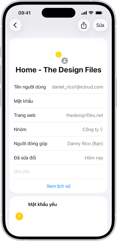 Ứng dụng Mật khẩu đang hiển thị các chi tiết cho một tài khoản, bao gồm Tên người dùng, Mật khẩu và Trang web.
