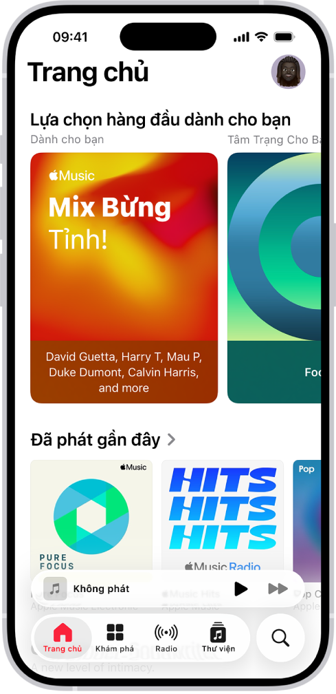 Tab Trang chủ trong ứng dụng Nhạc hiển thị Top lựa chọn ở trên cùng. Bạn có thể vuốt sang trái hoặc sang phải để xem thêm nhạc được chọn dành riêng cho bạn. Đã phát gần đây xuất hiện ở bên dưới.