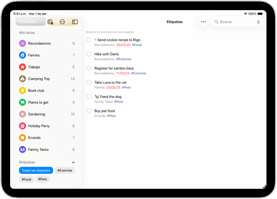La app Recordatorios con varias listas y el explorador de etiquetas en el lado izquierdo. A la derecha hay una lista de los elementos con etiquetas.