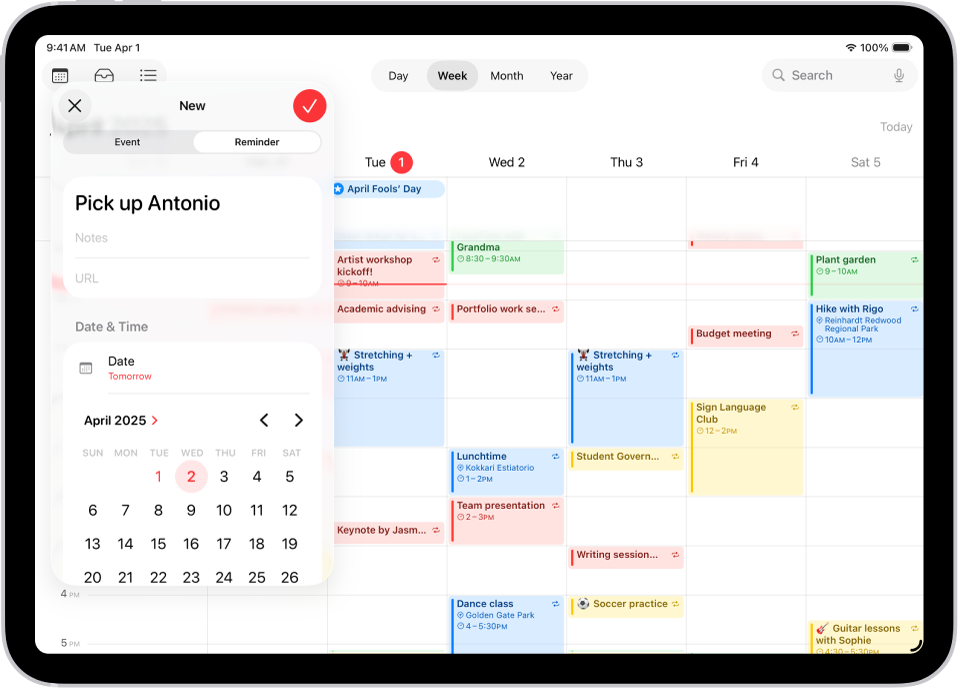 Vista semanal de un calendario con la ventana para crear un recordatorio.
