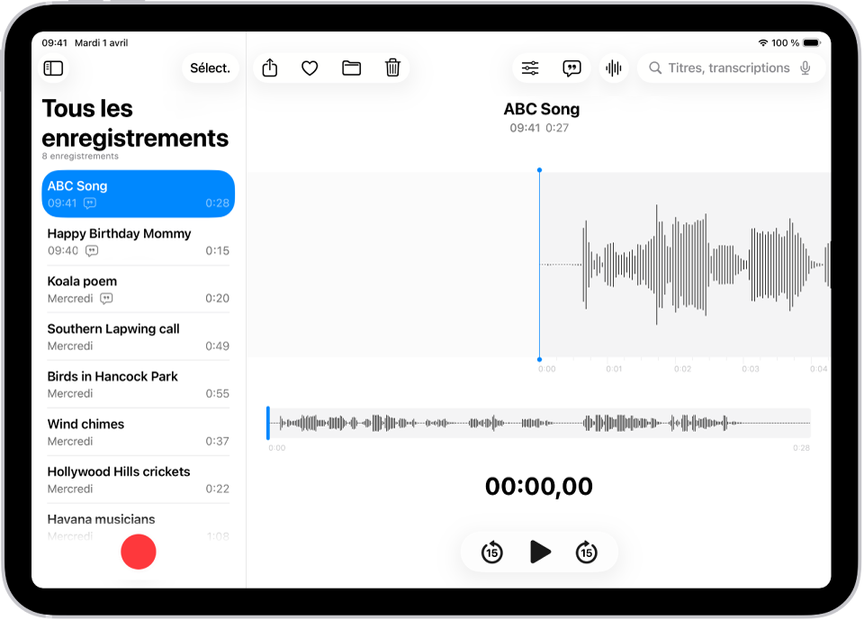 Un enregistrement réalisé dans Dictaphone. La liste des enregistrements se trouve à gauche, avec un enregistrement sélectionné en haut. Sur la droite, la forme d’onde dispose d’une tête de lecture, que vous pouvez faire glisser vers un endroit particulier de l’enregistrement. Les boutons Partager, « Ajouter aux favoris », Déplacer, Supprimer, « Options de lecture », Transcription et Modifier se trouvent au-dessus de la forme d’onde. Sous la chronologie se trouvent les commandes de lecture.