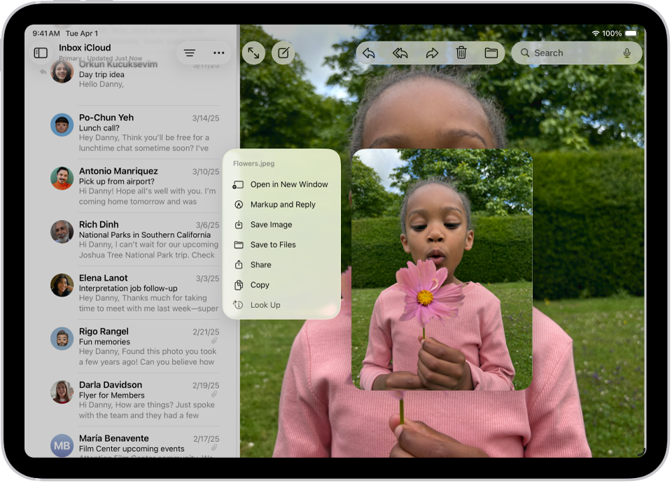 Lampiran email dipilih dengan kemungkinan tindakan dicantumkan.