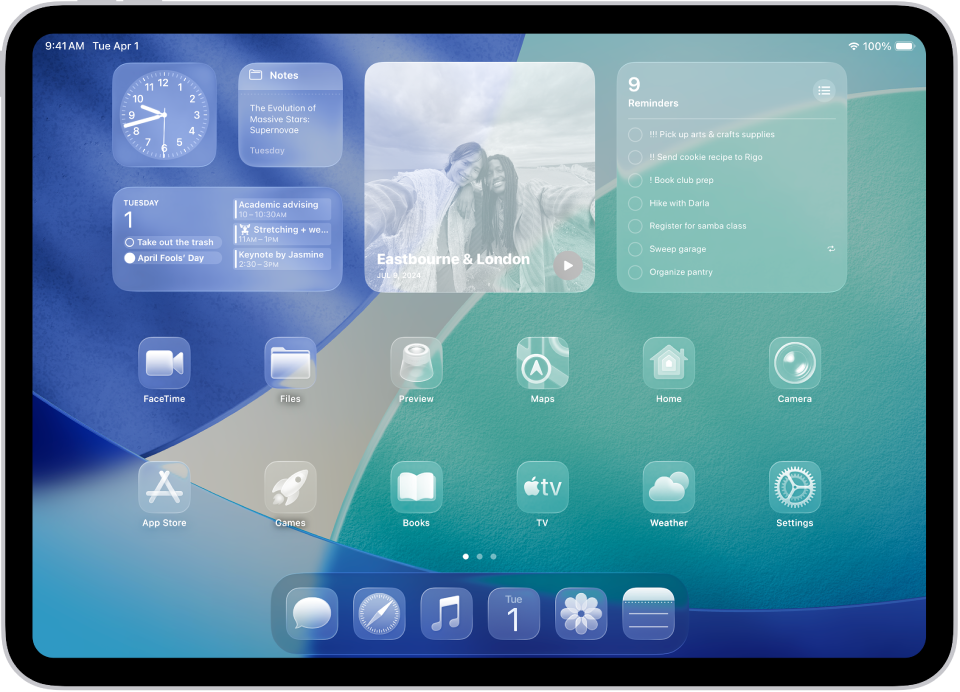 iPad Home Screen ar caurspīdīgām lietotņu ikonām.
