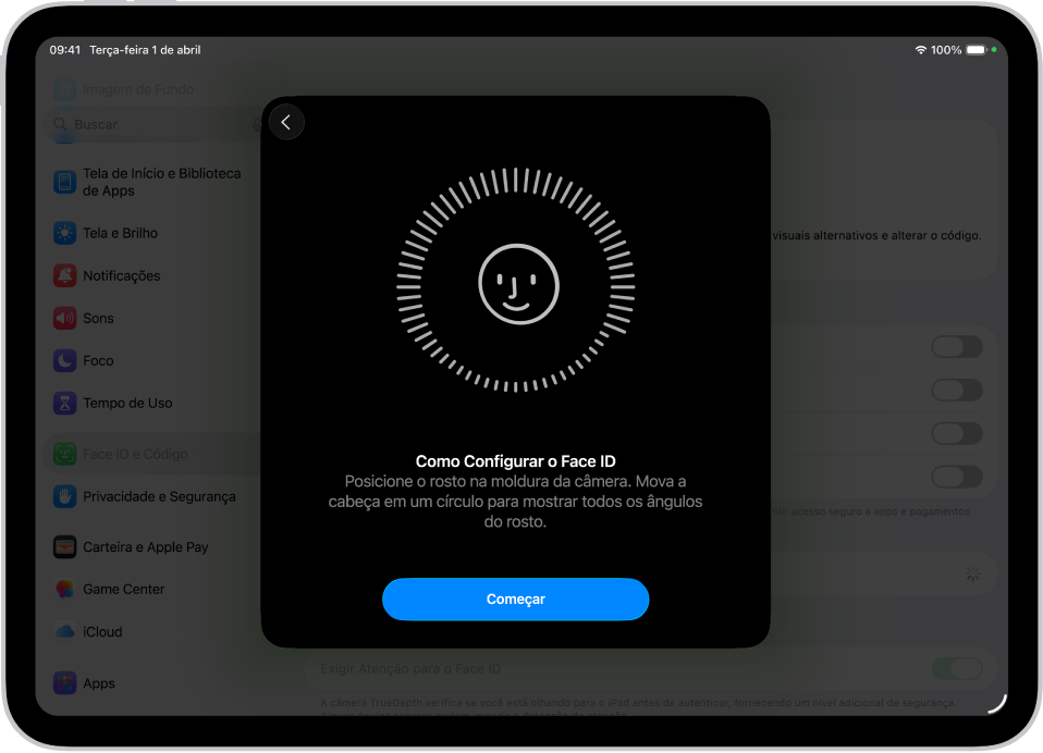A tela de configuração de reconhecimento do Face ID. Um rosto sorridente aparece na tela, envolto por um círculo. Um texto abaixo do rosto instrui a pessoa a mover a cabeça lentamente para completar o círculo. O botão para Começar aparece perto da parte inferior da tela.