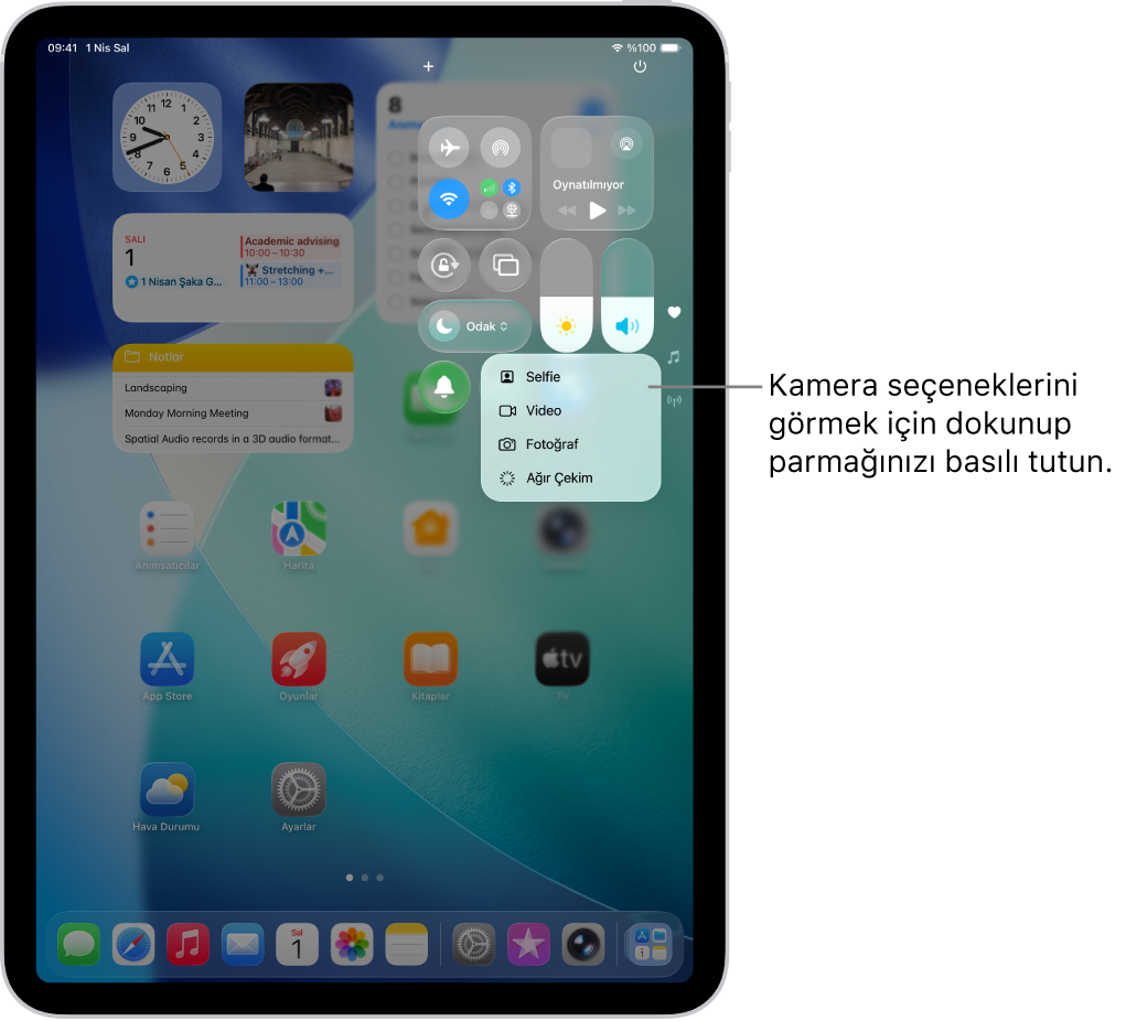 Kamera denetimini basılı tuttuğunuzda Denetim Merkezi’nde kullanılabilir ek Kamera seçeneklerini gösteren bir ekran. Seçeneklerde Selfie, Video, Fotoğraf ve Ağır Çekim var.