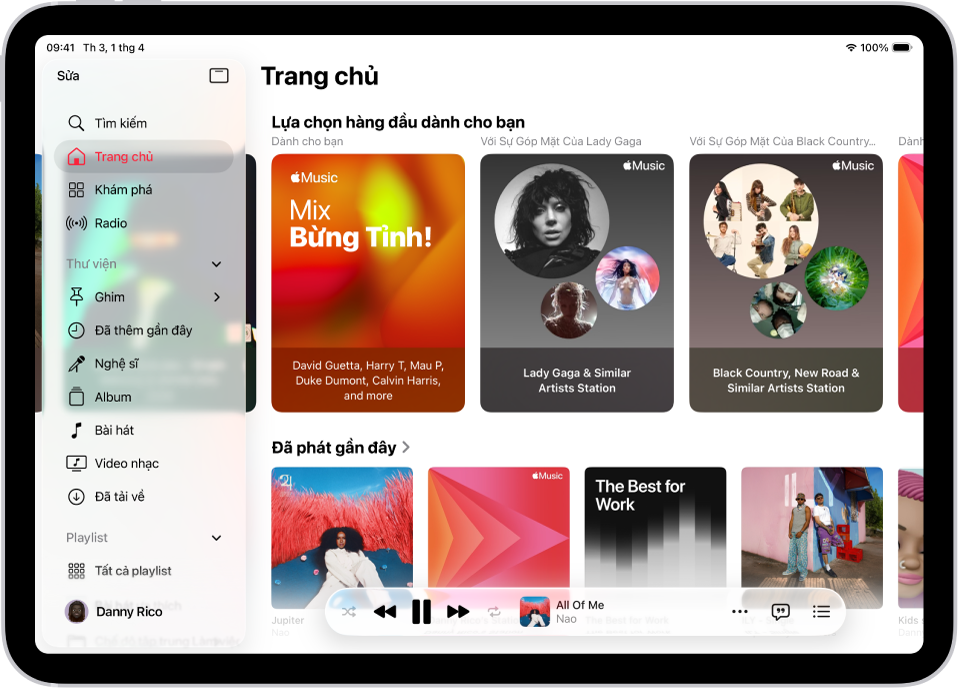 Tab Trang chủ trong ứng dụng Nhạc đang hiển thị thanh bên ở bên trái và phần Trang chủ ở bên phải. Tab Trang chủ hiển thị Top lựa chọn ở trên cùng. Nhạc Đã phát gần đây xuất hiện ở bên dưới, đang hiển thị các bìa album. MiniPlayer nằm ở dưới cùng.