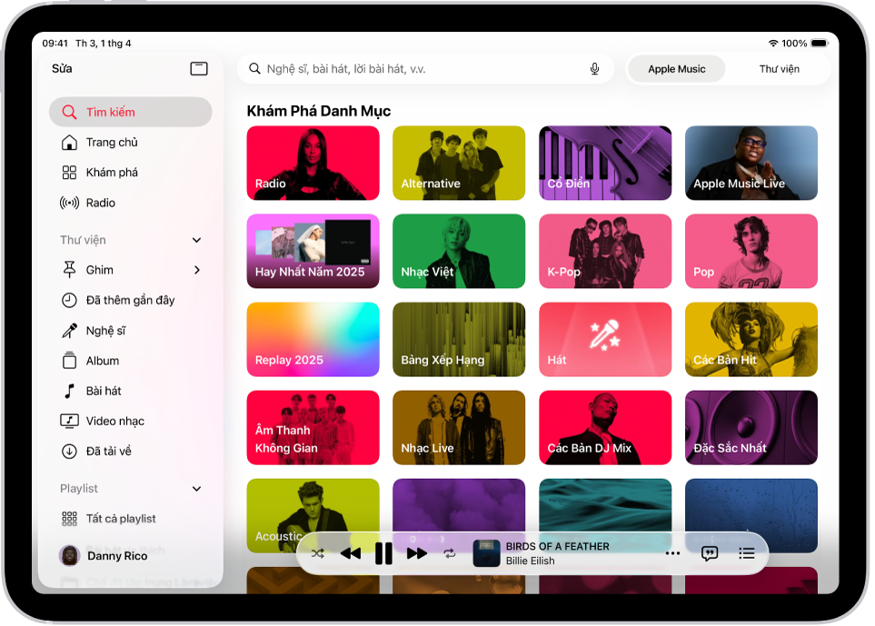 Tab Tìm kiếm đang hiển thị thanh bên ở bên trái và trường tìm kiếm ở trên cùng. Bên dưới trường tìm kiếm, các danh mục nhạc khác nhau xuất hiện. MiniPlayer nằm ở dưới cùng.