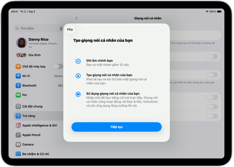 Một iPad với thông tin về cách tạo Giọng nói cá nhân.