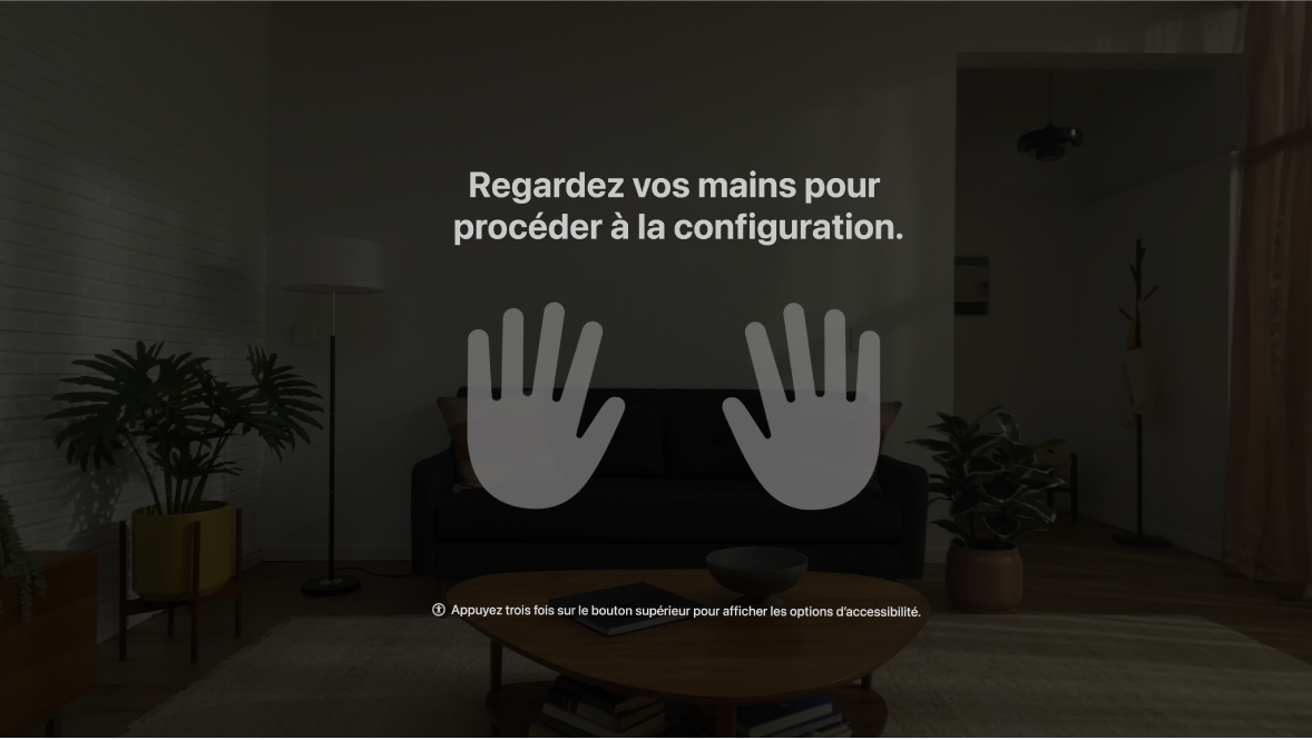 Configuration des mains sur l’Apple Vision Pro, demandant à la personne utilisatrice de regarder ses mains devant elle.
