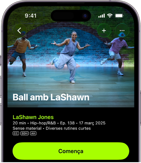 Pantalla de l’Apple Fitness+ que mostra un entrenament. A la part superior de la pantalla hi ha una imatge d’entrenadors dirigint un entrenament. El títol de l’entrenament i el nom de l’entrenador que dirigeix l’entrenament es troben al centre. El botó per començar l’entrenament és a sota dels detalls de l’entrenament.